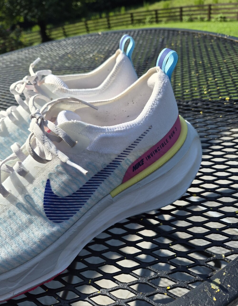 Nike MENS RunningWhite Sneakers Worn Once SIZE 12 - Picture 2 of 6